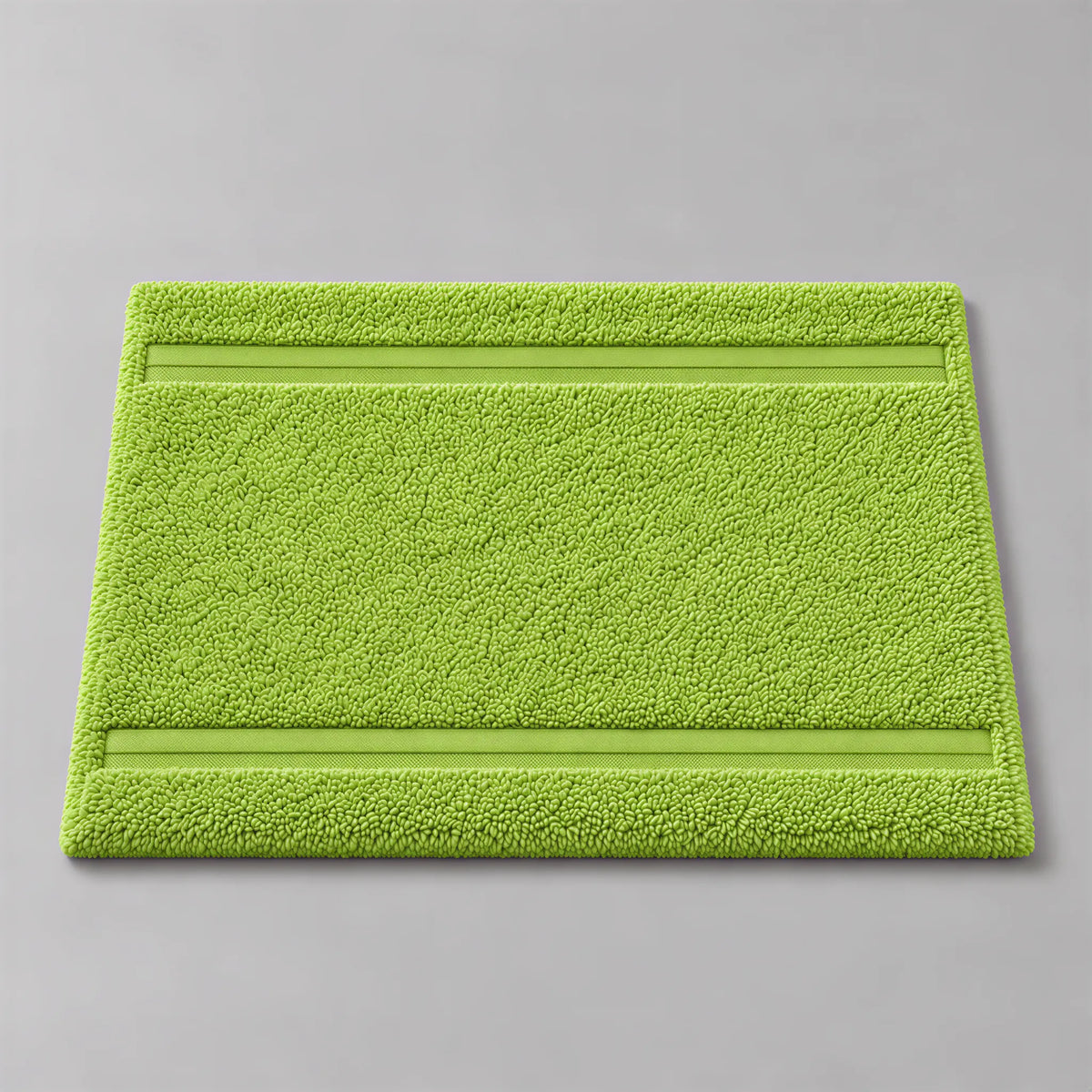 Badematte kiwigrün aus Walkfrottee, 50 x 70 cm, gefaltet auf hellgrauem Hintergrund
