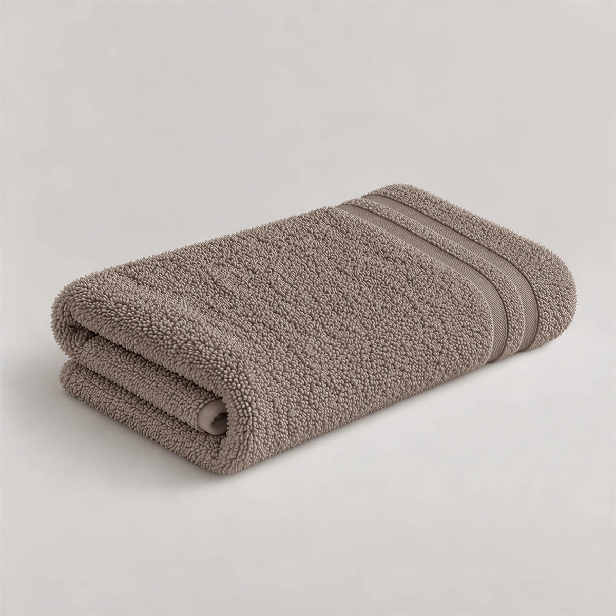 Handtuch taupe aus Walkfrottee, 50 x 100 cm, gefaltet auf hellgrauem Hintergrund
