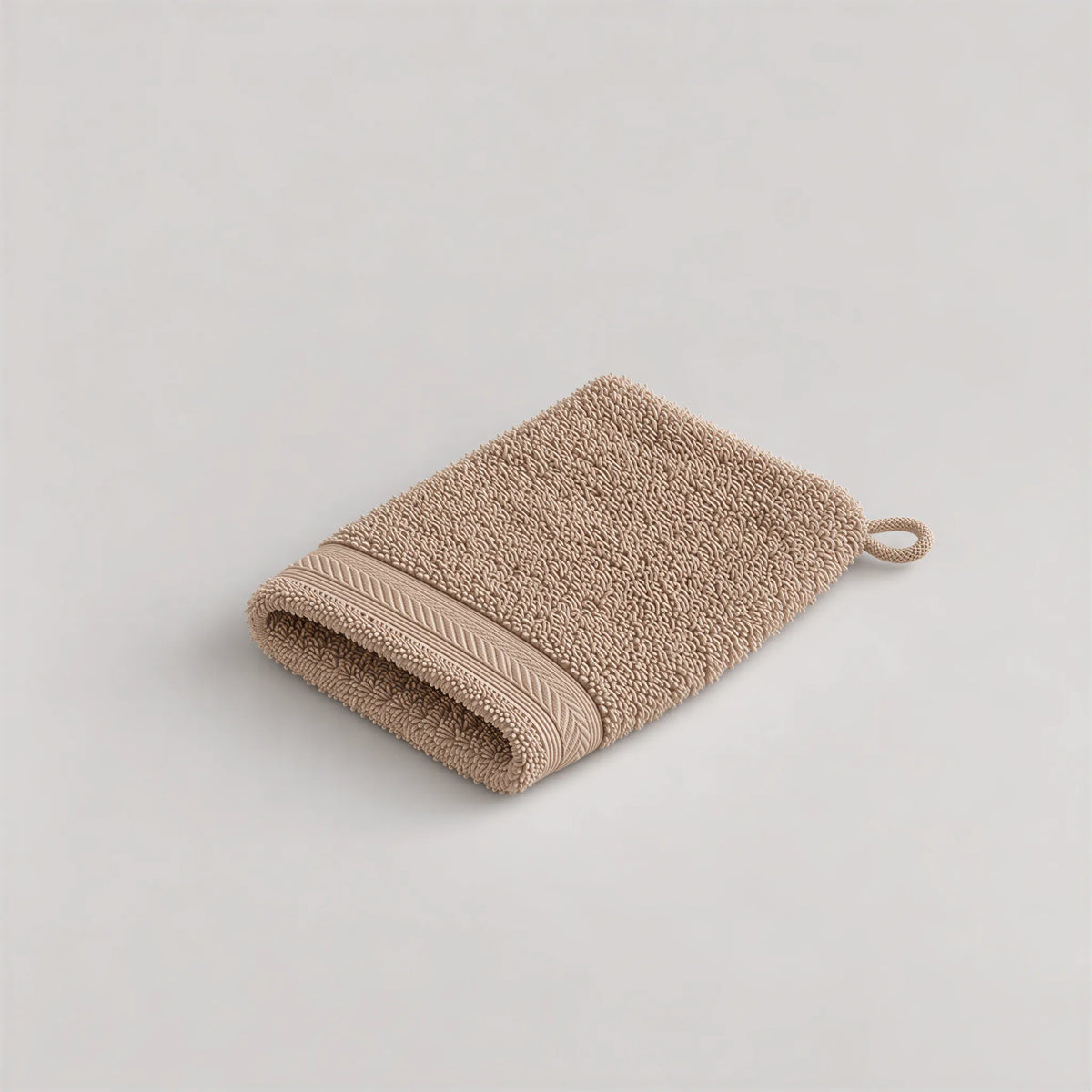 Waschhandschuh Cappuccino-Braun aus Walkfrottee, 15 x 20 cm, gefaltet auf hellgrauem Hintergrund