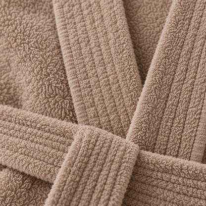 Nahaufnahme von Stoff und Gürtel – Bademantel cappuccino braun aus Walkfrottee in Kimono-Form