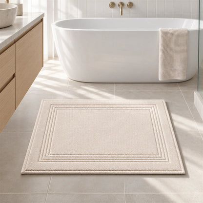 Badematte creme beige aus Zwirnfrottee im hellen Badezimmer