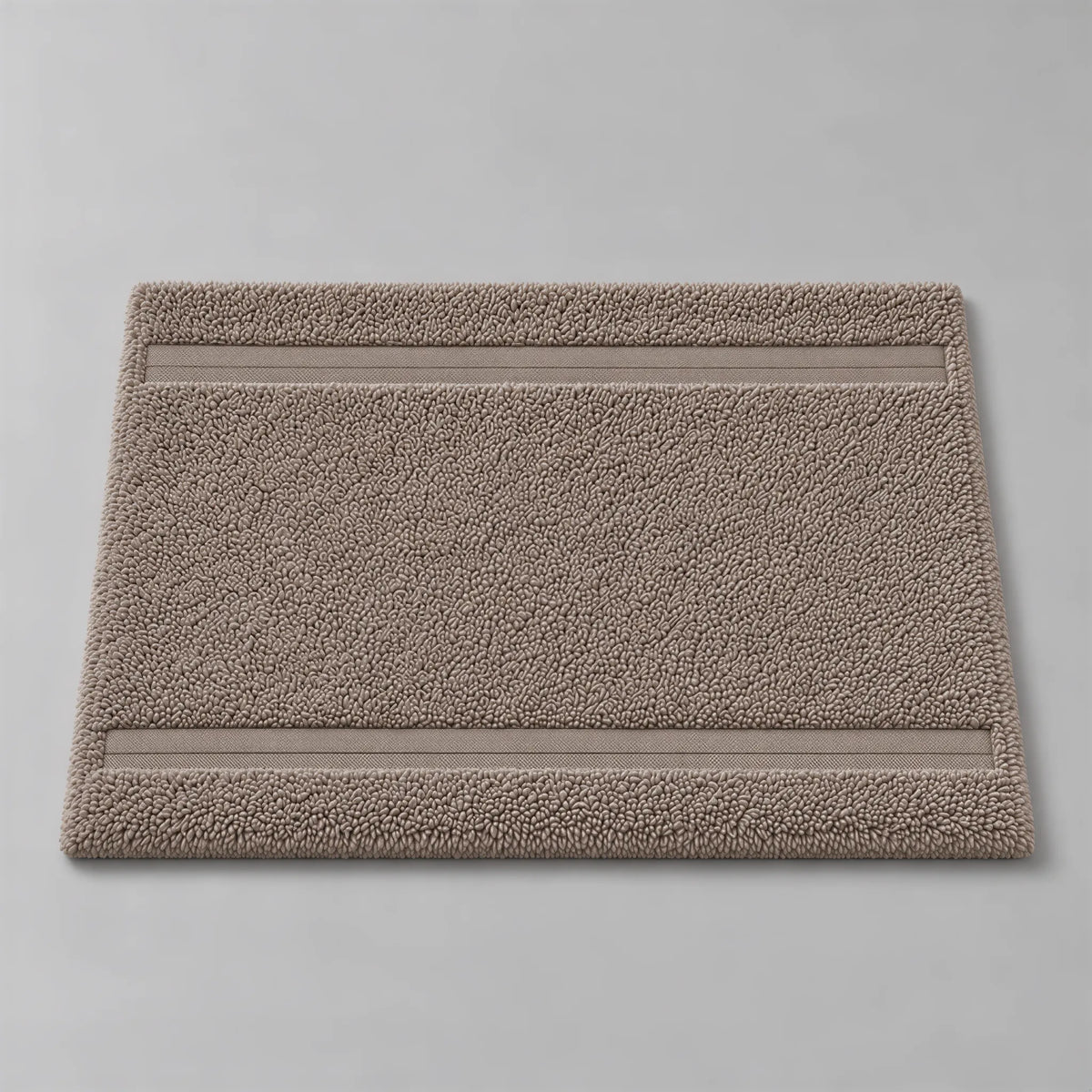 Badematte taupe aus Walkfrottee, 50 x 70 cm, gefaltet auf hellgrauem Hintergrund