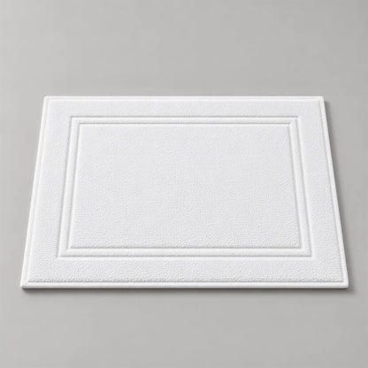 Badematte weiß aus Zwirnfrottee, 50 x 70 cm, gefaltet auf hellgrauem Hintergrund