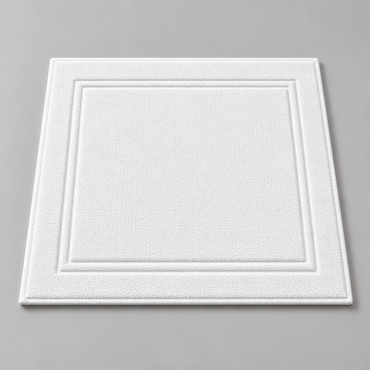 Badematte weiß aus Zwirnfrottee, 70 x 90 cm, gefaltet auf hellgrauem Hintergrund