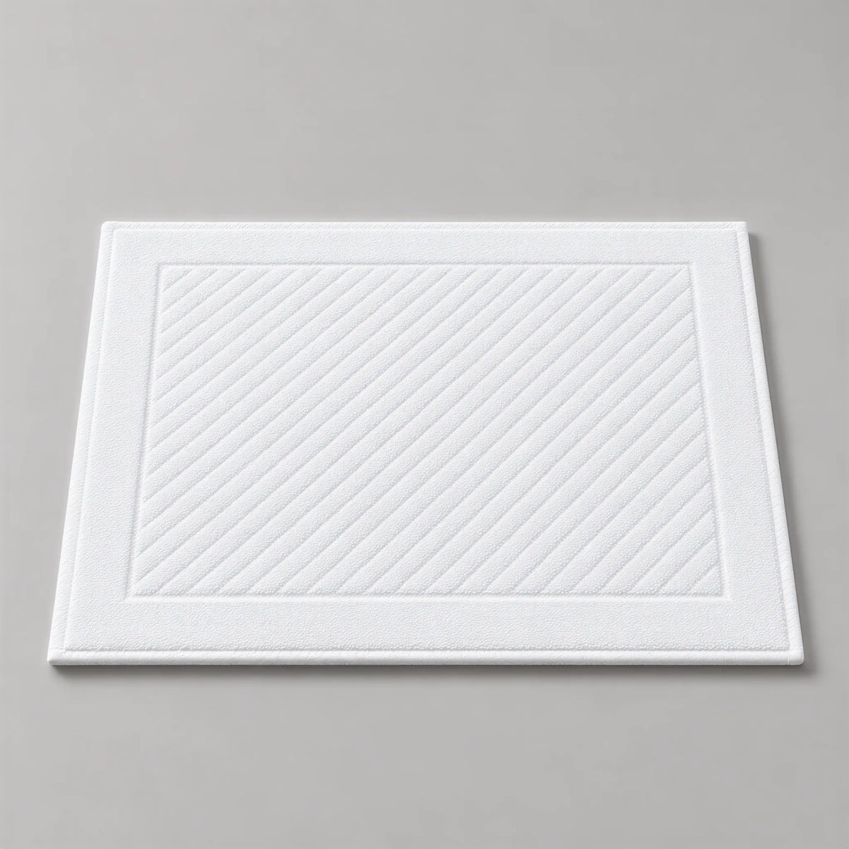Badematte weiß aus Zwirnfrottee, 50 x 70 cm, flach liegend auf hellgrauem Hintergrund