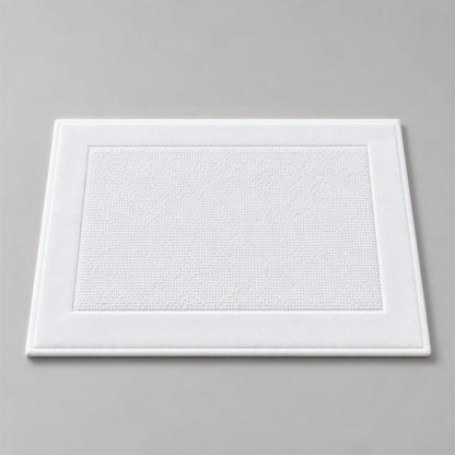 Badematte weiß aus Zwirnfrottee, 50 x 70 cm, flach liegend auf hellgrauem Hintergrund