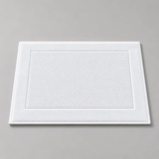 Badematte weiß aus Zwirnfrottee, 50 x 70 cm, flach liegend auf hellgrauem Hintergrund