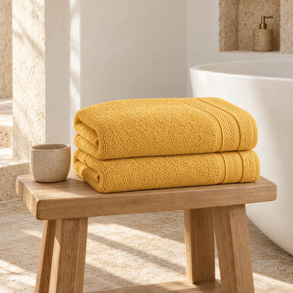 Badetuch Gold aus Walkfrottee im hellen Badezimmer