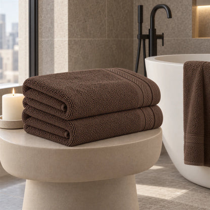 Badetuch Mocca aus Walkfrottee im hellen Badezimmer