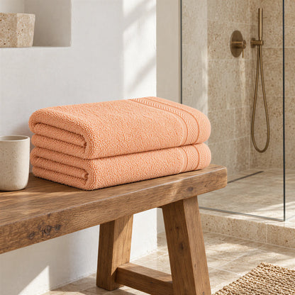 Duschtuch Apricot aus Walkfrottee im hellen Badezimmer