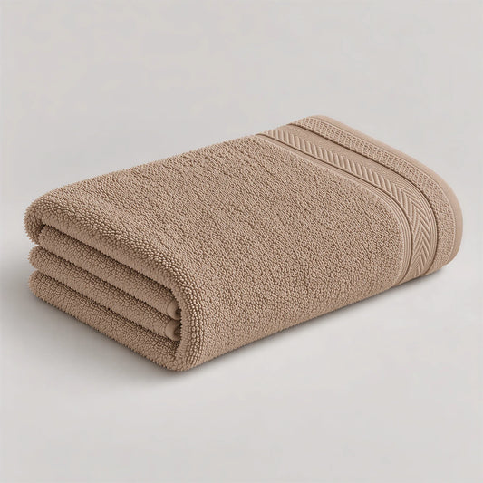 Duschtuch Cappuccino-Braun aus Walkfrottee, 70 x 140 cm, gefaltet auf hellgrauem Hintergrund