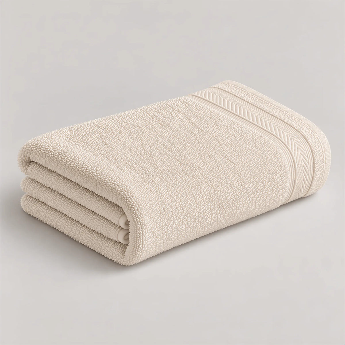 Duschtuch Creme-Beige aus Walkfrottee, 70 x 140 cm, gefaltet auf hellgrauem Hintergrund