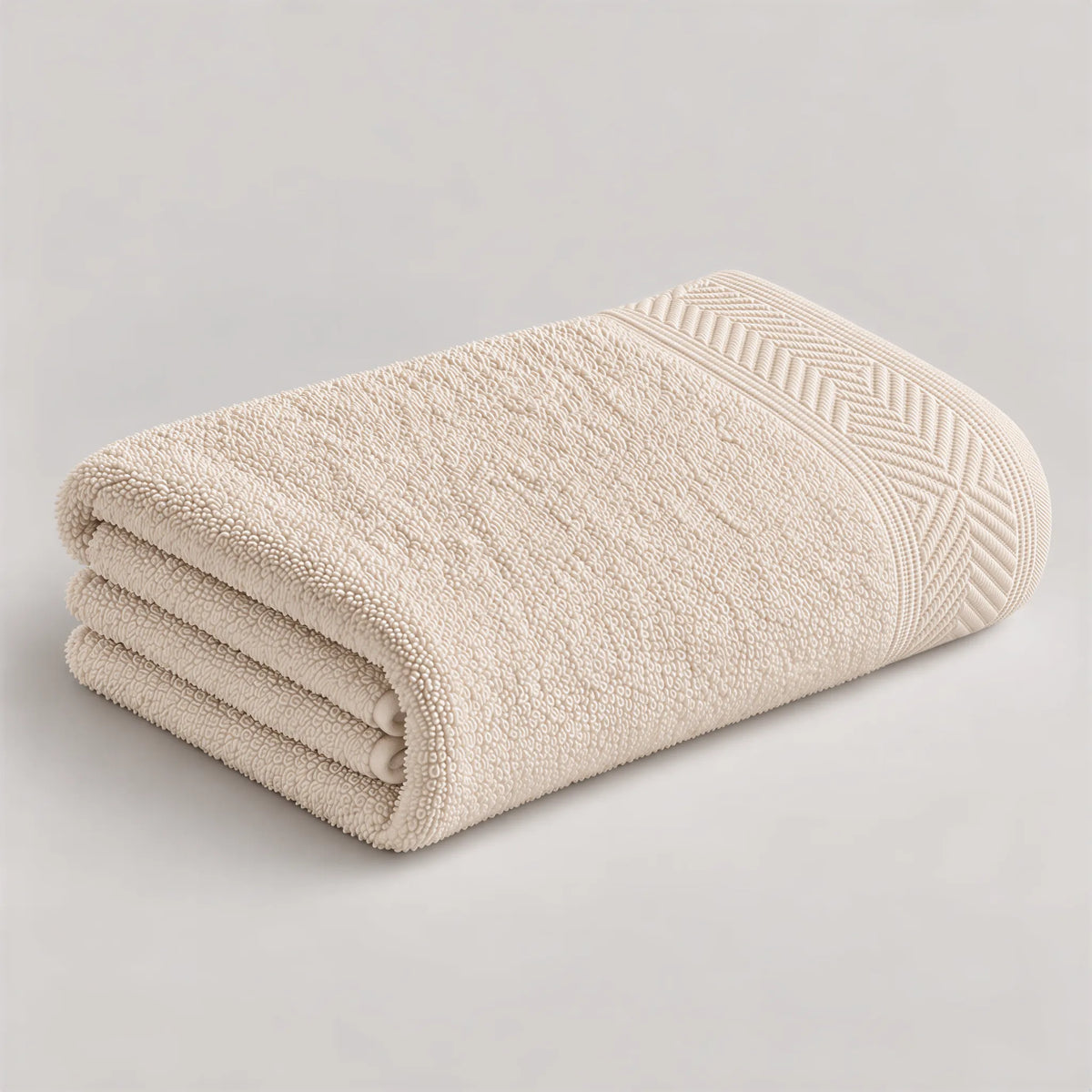 Duschtuch creme beige aus Walkfrottee, 70 x 140 cm, gefaltet auf hellgrauem Hintergrund