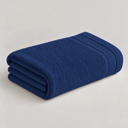 Duschtuch Navy aus Walkfrottee, 70 x 140 cm, gefaltet auf hellgrauem Hintergrund