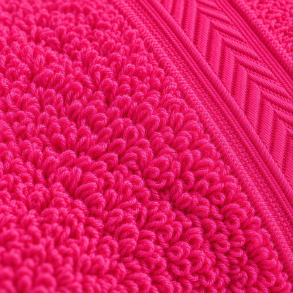 Nahaufnahme der weichen Frottee-Schlingen und der Bordüre – Duschtuch Pink