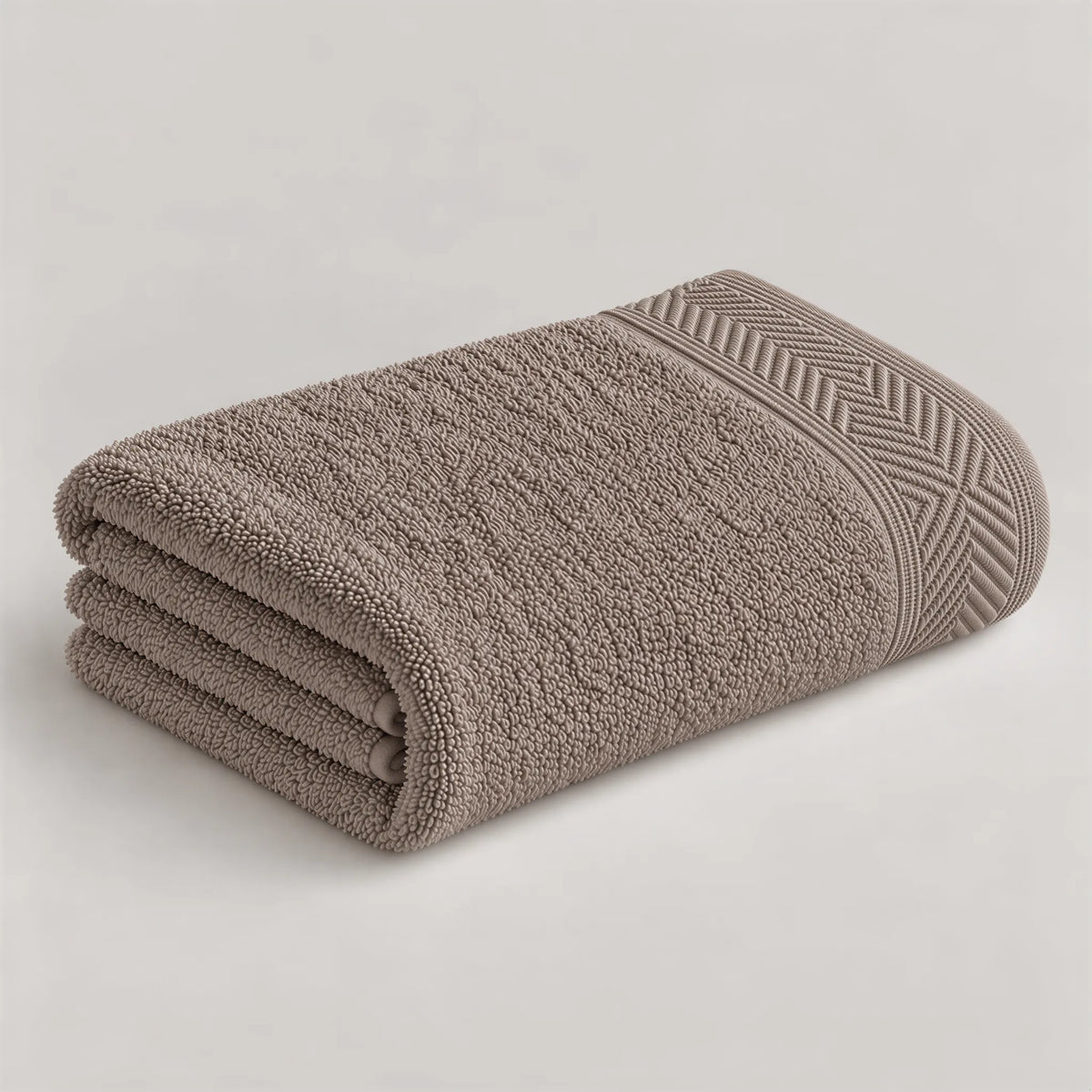 Duschtuch taupe aus Walkfrottee, 70 x 140 cm, gefaltet auf hellgrauem Hintergrund
