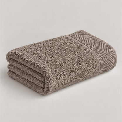 Duschtuch taupe aus Walkfrottee, 70 x 140 cm, gefaltet auf hellgrauem Hintergrund