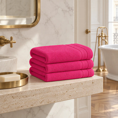 Handtuch Pink aus Walkfrottee im hellen Badezimmer