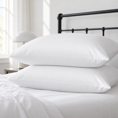 Kissenbezug Mako-Satin weiß mit Feinstreifen – Kissen im Schlafzimmer