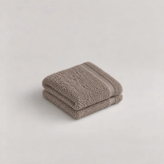 Seiftuch taupe aus Walkfrottee, 30 x 30 cm, gefaltet auf hellgrauem Hintergrund