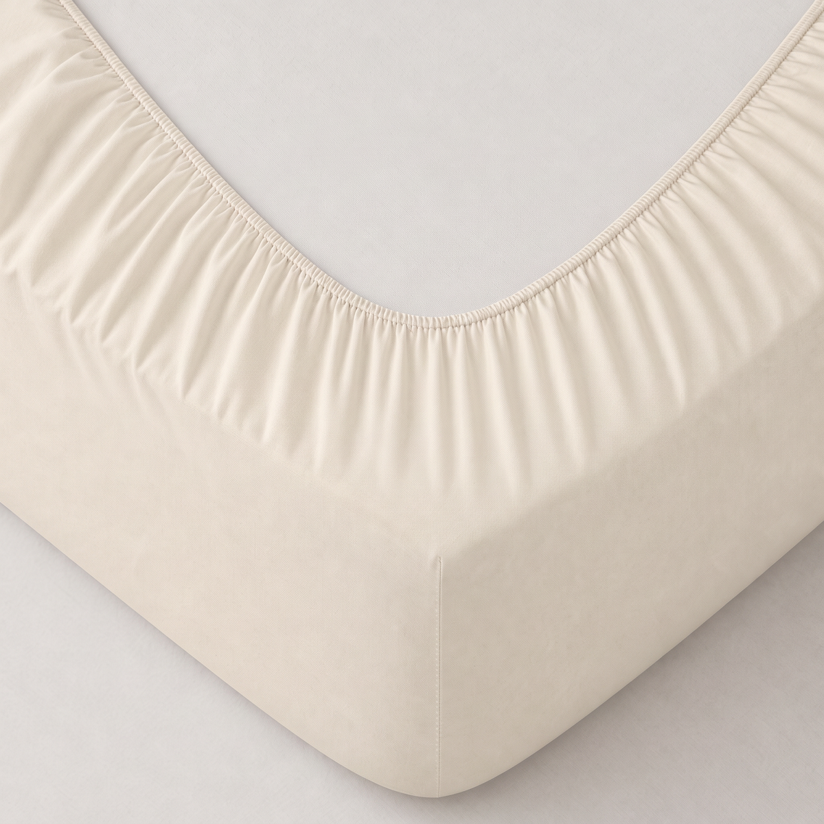 Detailansicht Bügelfreies Spannbettlaken beige: Ecke und Stoffstruktur in Nahaufnahme