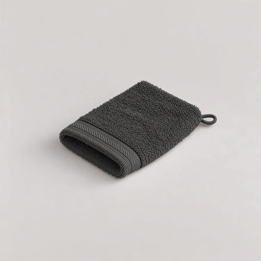 Waschhandschuh Anthrazit aus Walkfrottee, 15 x 20 cm, gefaltet auf hellgrauem Hintergrund