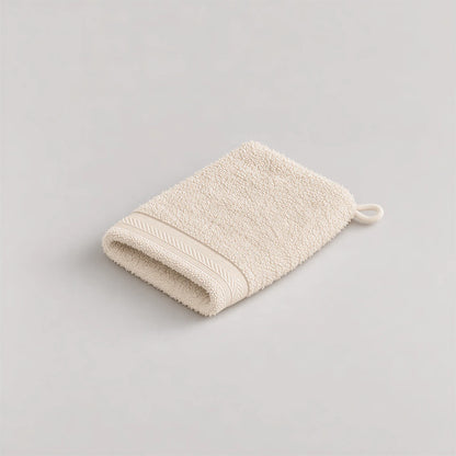 Waschhandschuh Creme-Beige aus Walkfrottee, 15 x 20 cm, gefaltet auf hellgrauem Hintergrund