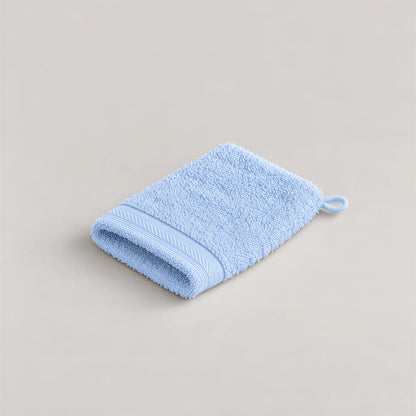 Waschhandschuh Hellblau aus Walkfrottee, 15 x 20 cm, gefaltet auf hellgrauem Hintergrund