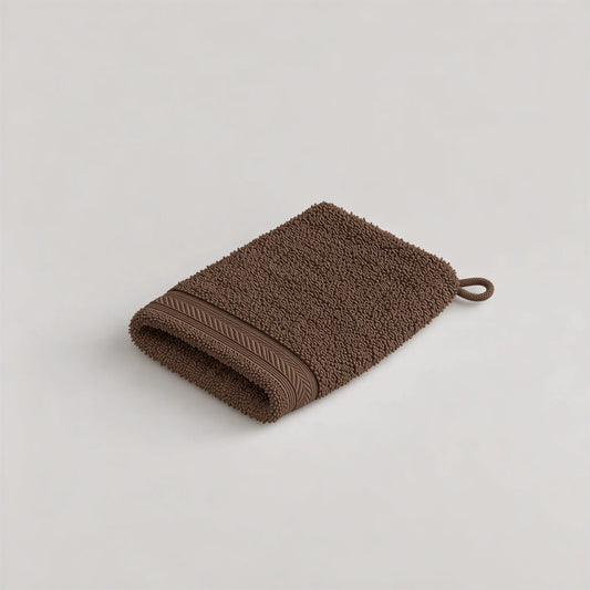 Waschhandschuh Mocca aus Walkfrottee, 15 x 20 cm, gefaltet auf hellgrauem Hintergrund