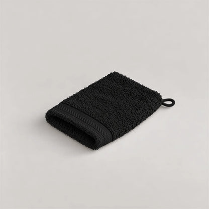 Waschhandschuh Schwarz aus Walkfrottee, 15 x 20 cm, gefaltet auf hellgrauem Hintergrund